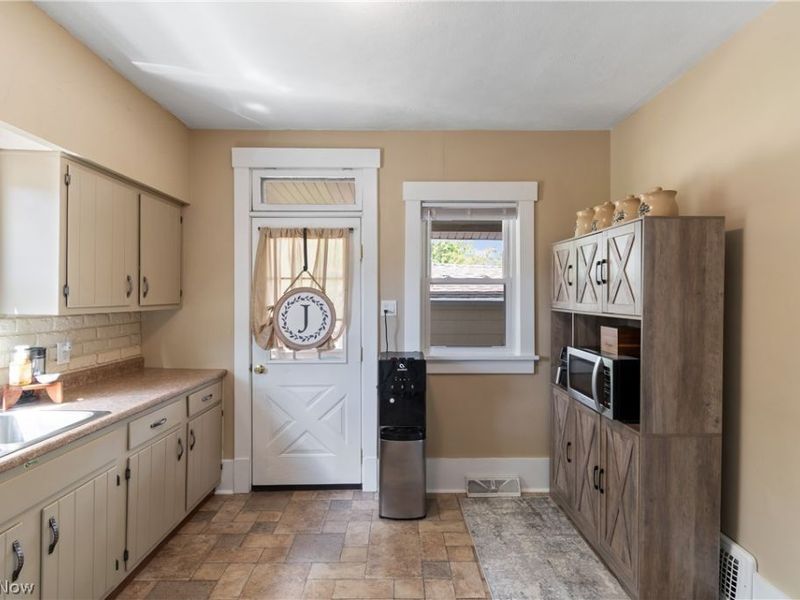 217 Bachtel Street SE, North Canton, OH 44720 Photo 11