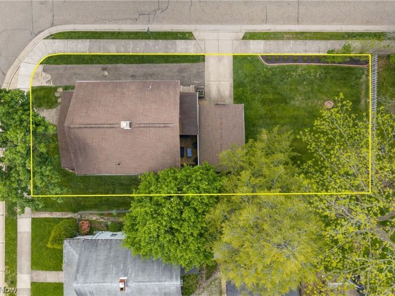 217 Bachtel Street SE, North Canton, OH 44720 Photo 2