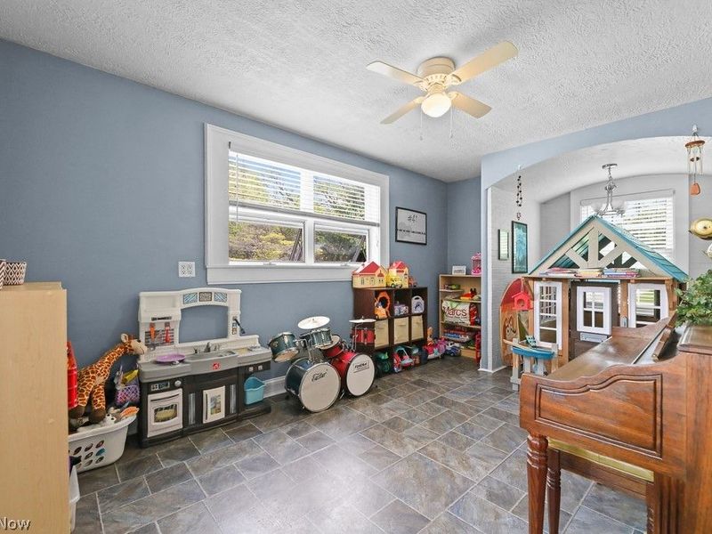 705 Overlook Drive, Alliance, OH 44601 Photo 12