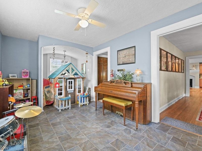 705 Overlook Drive, Alliance, OH 44601 Photo 13