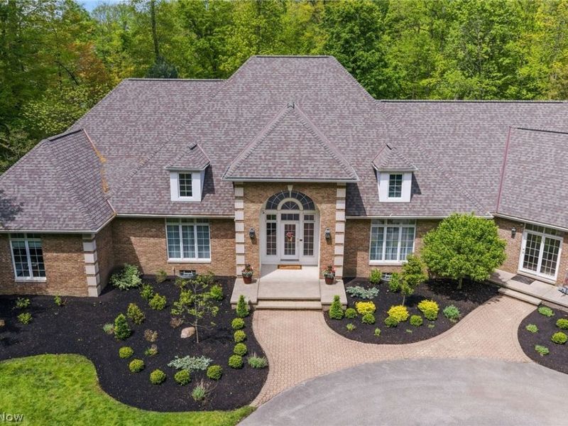 8795 Pheasant Run Lane, Kirtland Hills, OH 44060 Photo 1