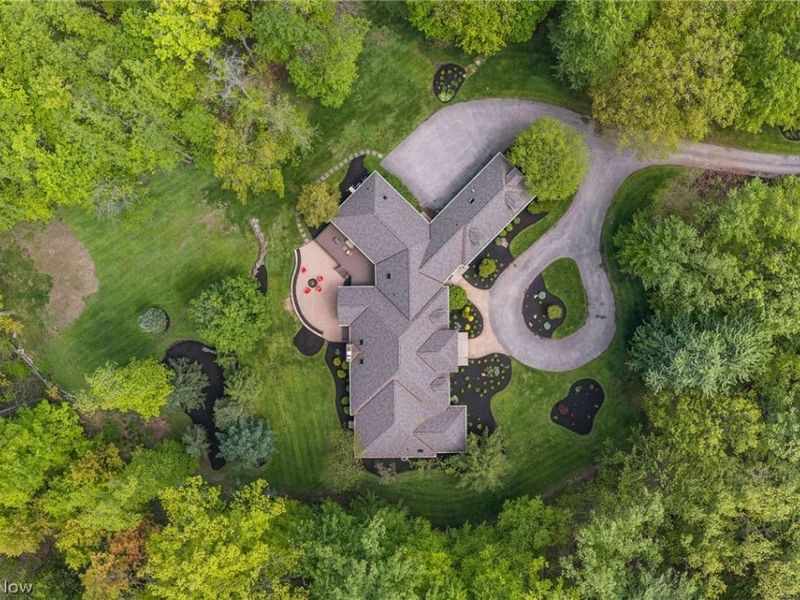 8795 Pheasant Run Lane, Kirtland Hills, OH 44060 Photo 2