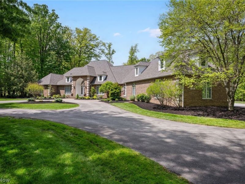 8795 Pheasant Run Lane, Kirtland Hills, OH 44060 Photo 4