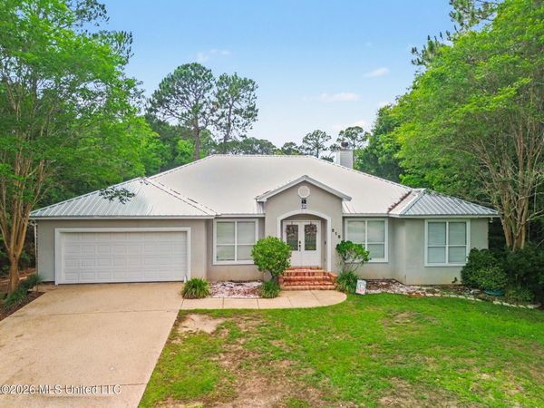515 Royal Oak Drive, Pass Christian, MS 39571