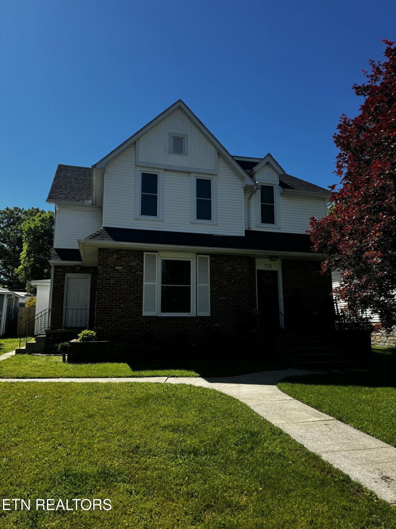 726 Clinton St, Harriman, TN 37748 Main Photo