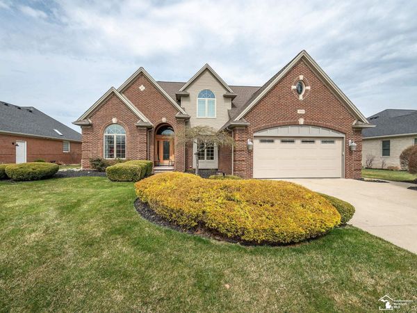 1033 Saint James Park Avenue, Monroe, MI 48161