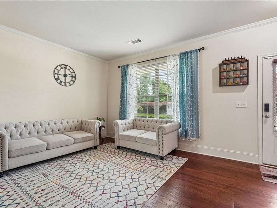 Property Image 100