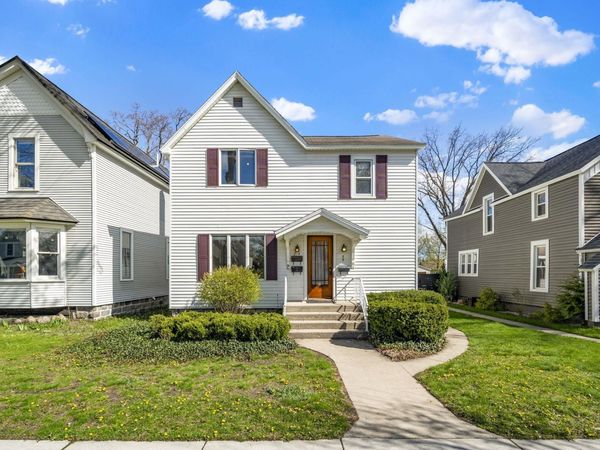 214 Tenth Street W, Traverse City, MI 49684