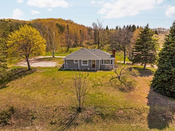 6828 Lincoln Road E, Cedar, MI 49621
