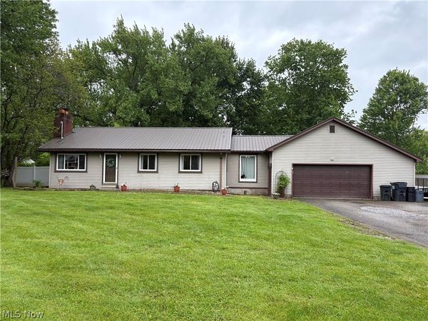 1697 W South Range Road , North Lima, OH 44452
