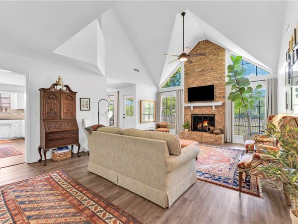 3370 N Southridge Drive, Fayetteville, AR 72703