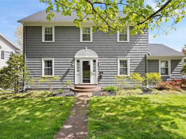 340 Cobbs Hill Dr, Rochester, NY 14610