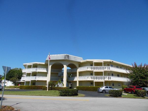 1100 Ponce De Leon Circle, Unit N102, Vero Beach, FL 32960