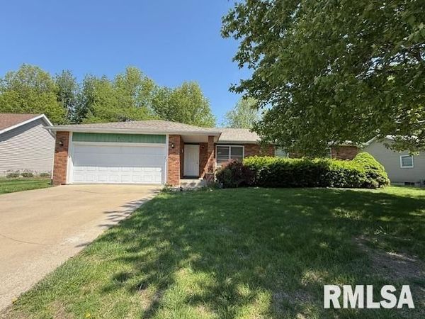 1324 E THOMAS Street, Macomb, IL 61455