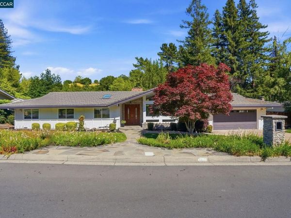 260 Corliss Dr, Moraga, CA 94556
