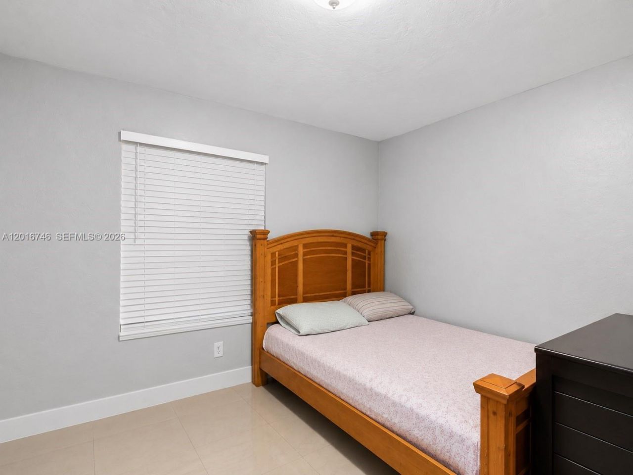 1111 NW 77th St , Miami, FL 33150 Photo