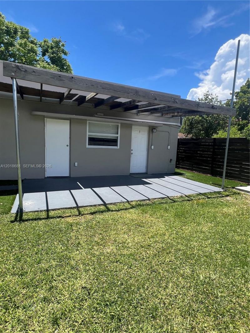1810 NW 34th St, Unit 3, Miami, FL 33142 Photo
