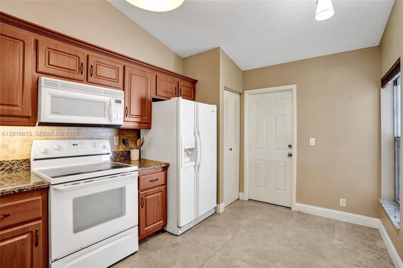 9011 NW 61st St , Tamarac, FL 33321 Photo