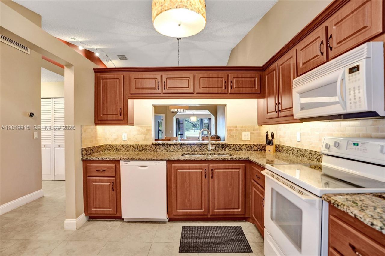 9011 NW 61st St , Tamarac, FL 33321 Photo