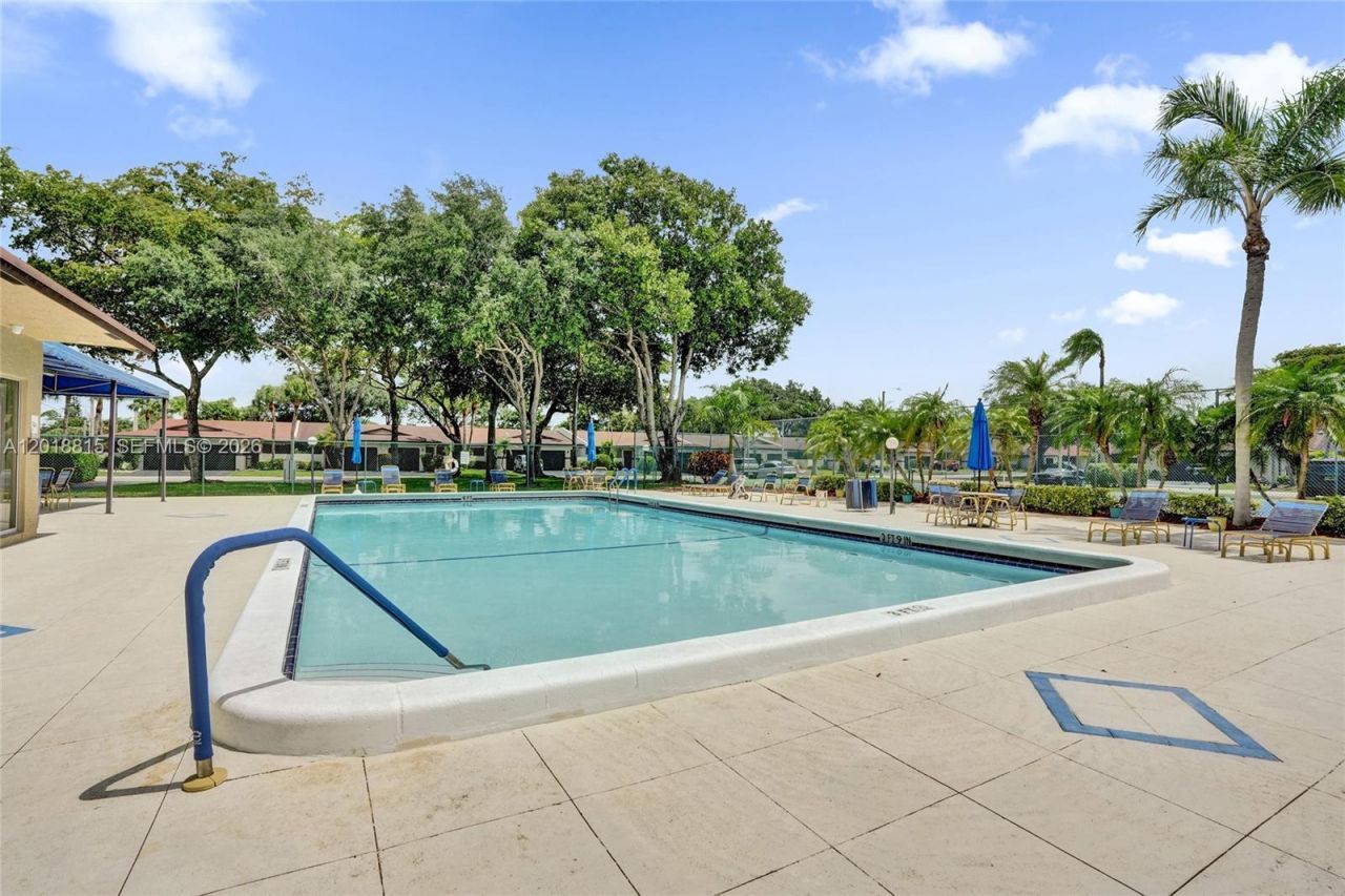 9011 NW 61st St , Tamarac, FL 33321 Photo