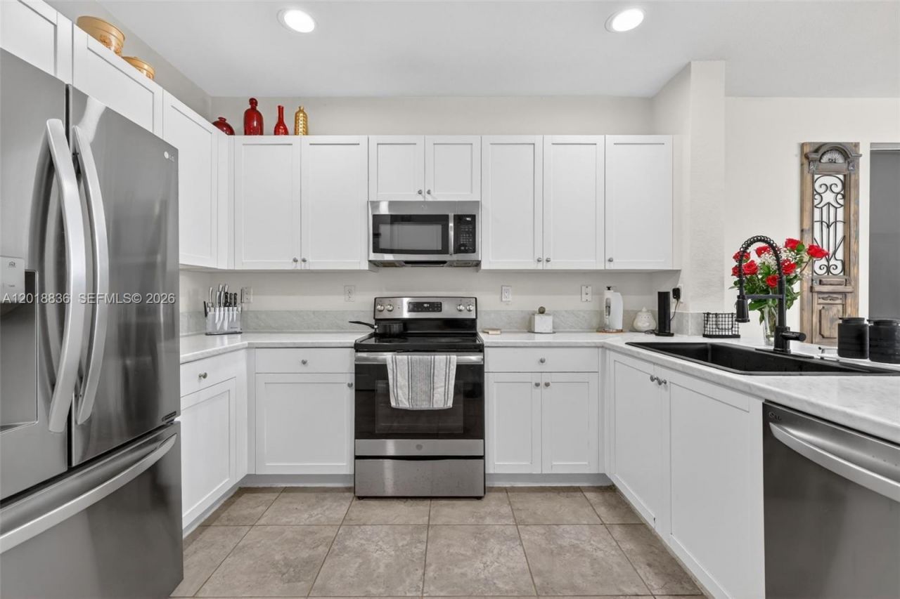 2542 NE 1st St, Homestead, FL 33033 Photo