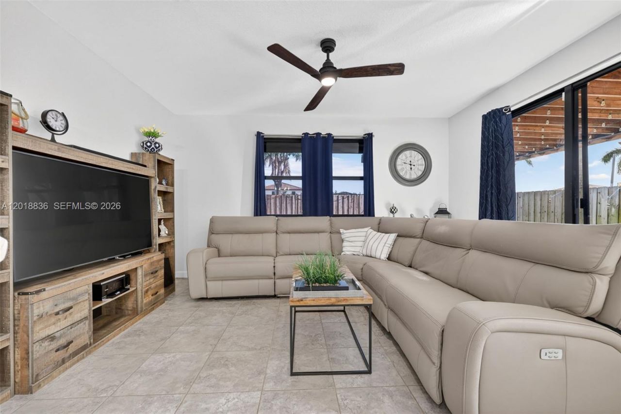 2542 NE 1st St, Homestead, FL 33033 Photo