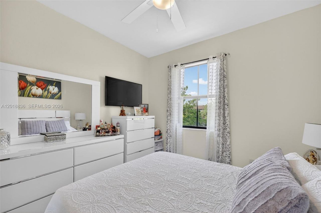 2542 NE 1st St, Homestead, FL 33033 Photo