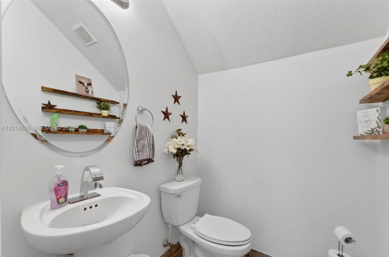 2542 NE 1st St, Homestead, FL 33033 Photo