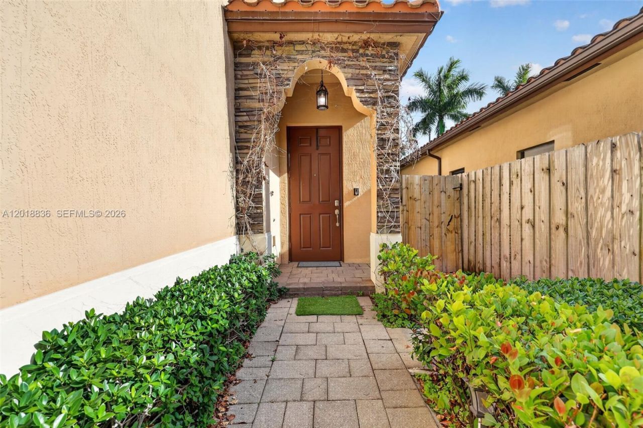 2542 NE 1st St, Homestead, FL 33033 Photo