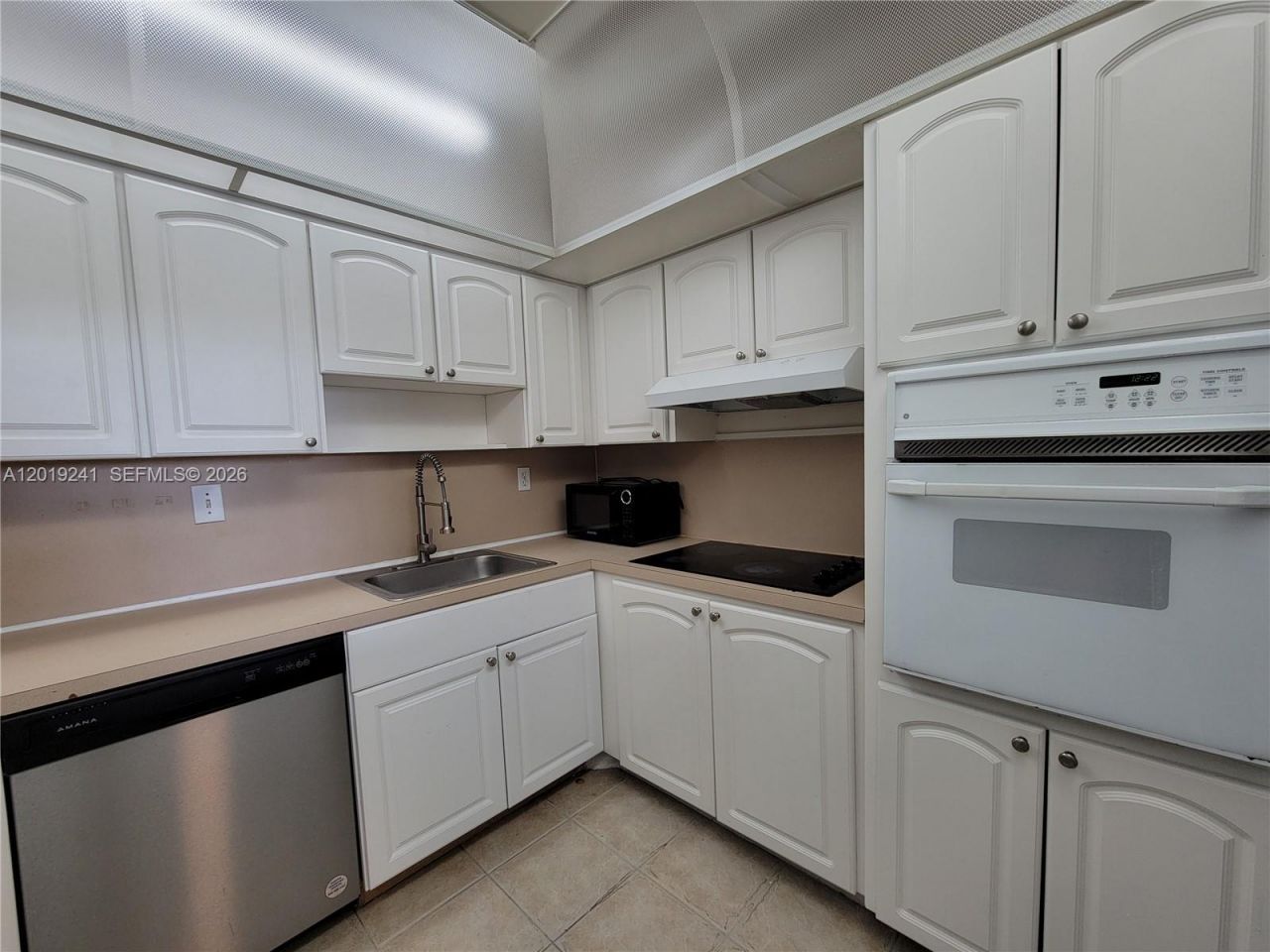 19380 Collins Ave , Unit 418, Sunny Isles Beach, FL 33160 Photo