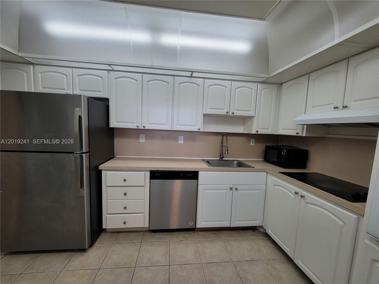 19380 Collins Ave , Unit 418, Sunny Isles Beach, FL 33160 Photo