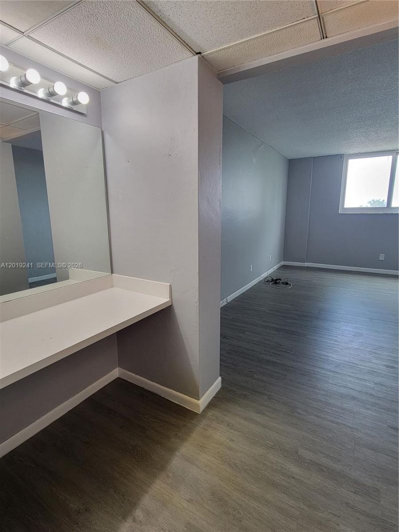 19380 Collins Ave , Unit 418, Sunny Isles Beach, FL 33160 Photo