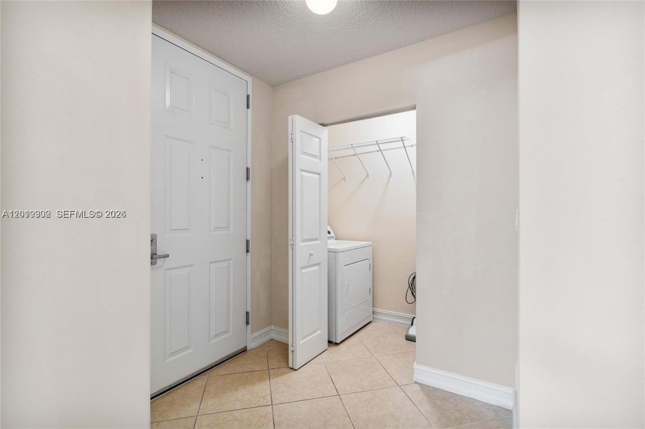 3001 NE 185th St , Unit 219, Aventura, FL 33180 Photo