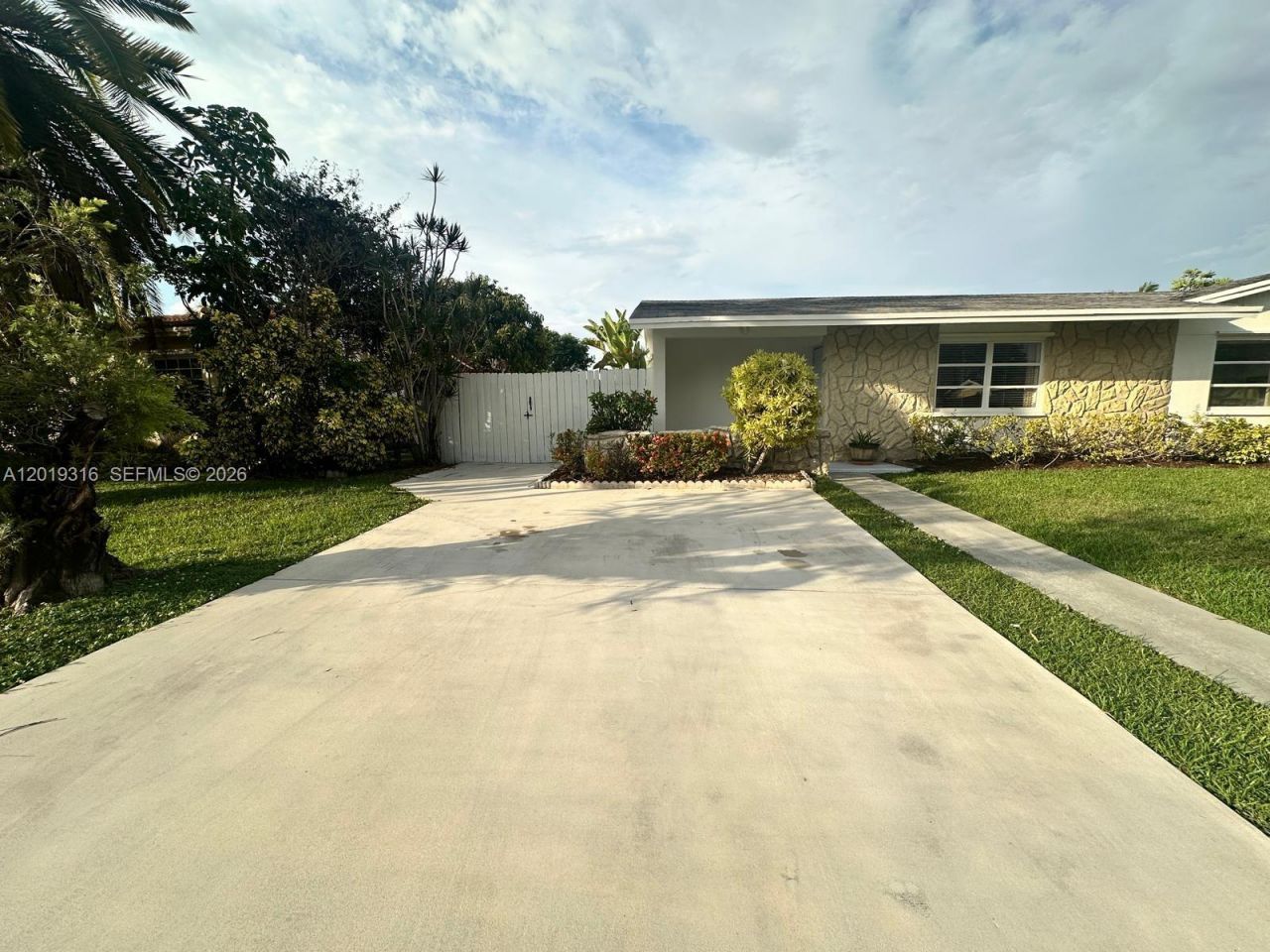 3245 Village Green Dr, Miami, FL 33175 Photo