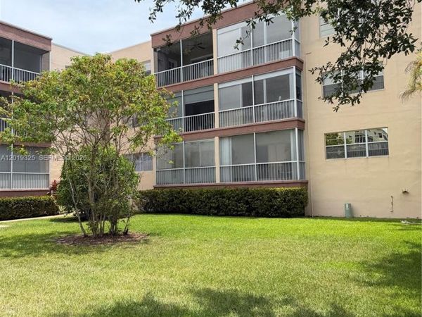 6701 Cypress Rd, Unit 109, Plantation, FL 33317