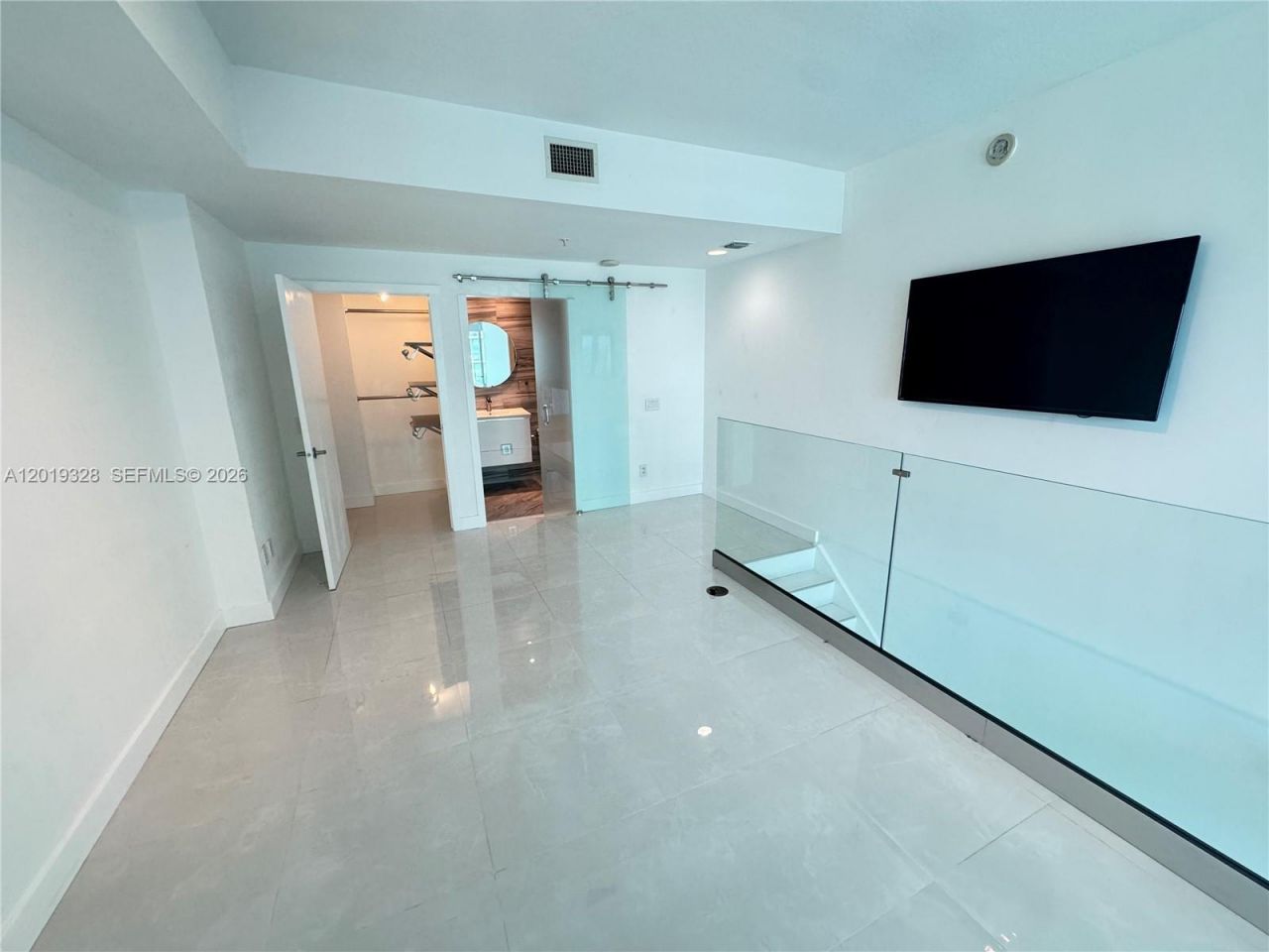 60 SW 13th St , Unit 2006, Miami, FL 33130 Photo