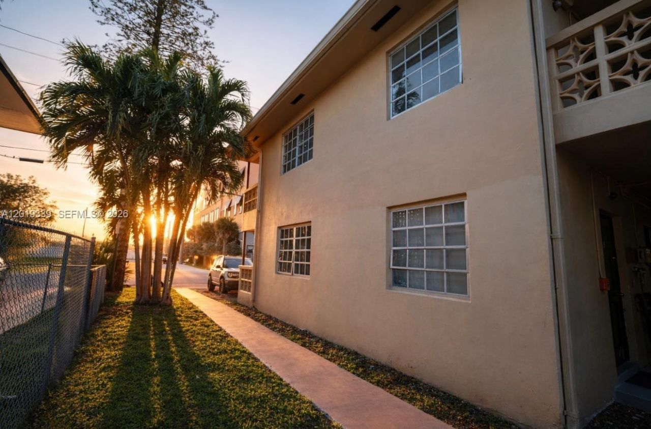 12275 NE 19th Ave , Unit 11, North Miami, FL 33181 Photo
