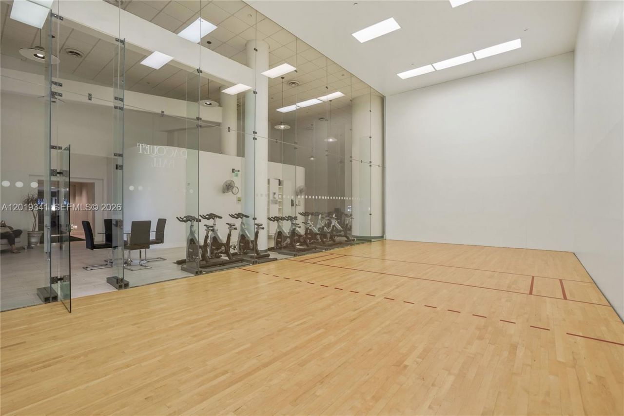 16500 Collins Ave , Unit 652, Sunny Isles Beach, FL 33160 Photo