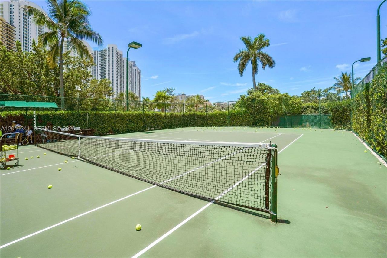 16500 Collins Ave , Unit 652, Sunny Isles Beach, FL 33160 Photo