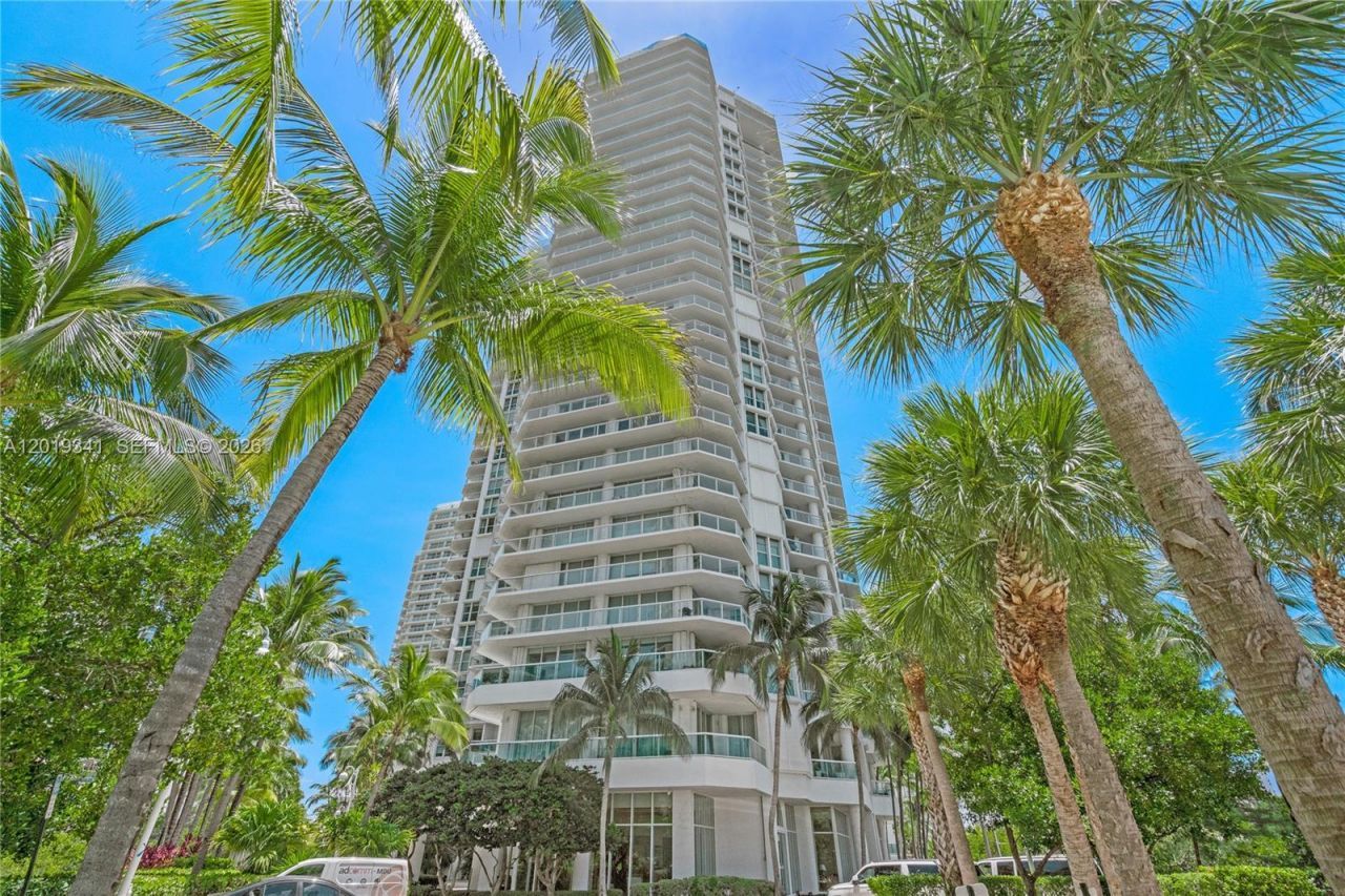 16500 Collins Ave , Unit 652, Sunny Isles Beach, FL 33160 Photo