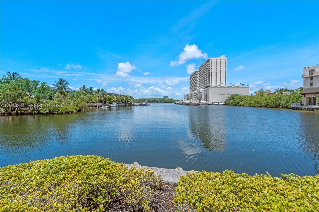 16500 Collins Ave , Unit 652, Sunny Isles Beach, FL 33160 Photo