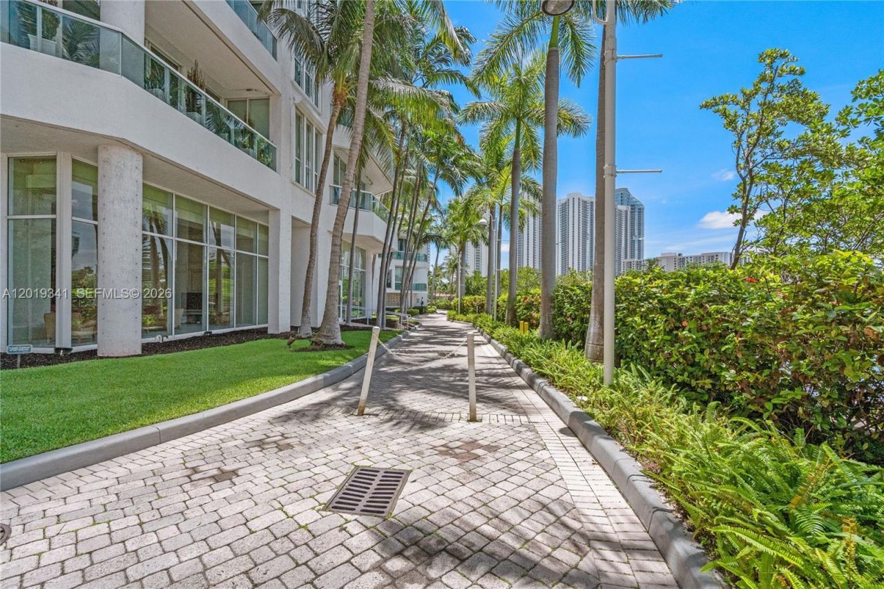 16500 Collins Ave , Unit 652, Sunny Isles Beach, FL 33160 Photo