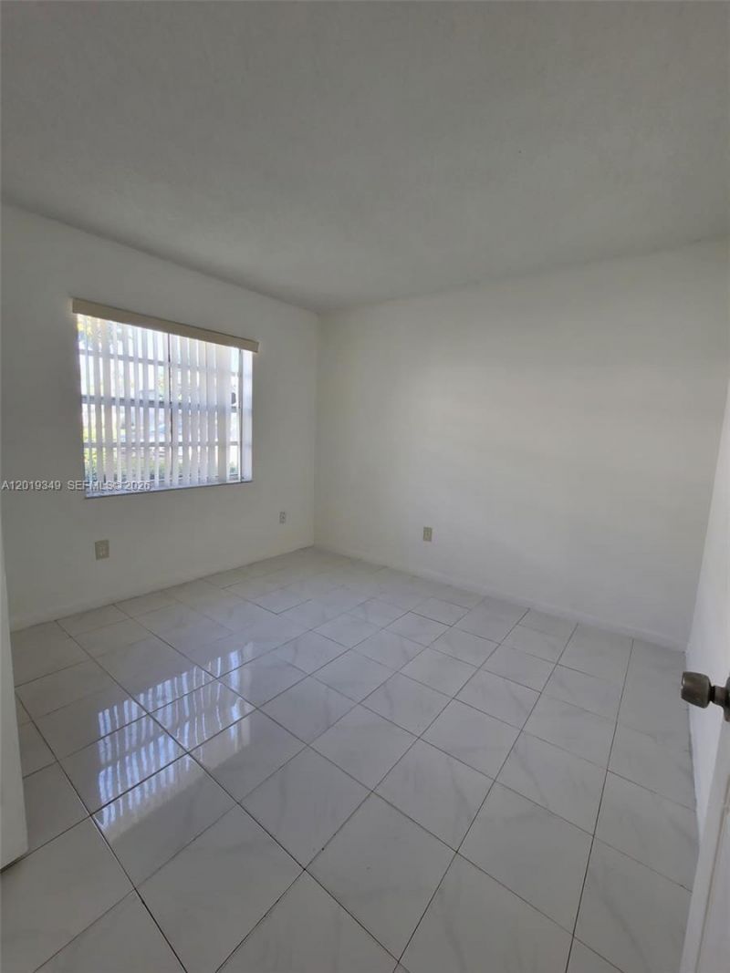 426 NE 210th Cir Ter , Unit 106-2, Miami, FL 33179 Photo