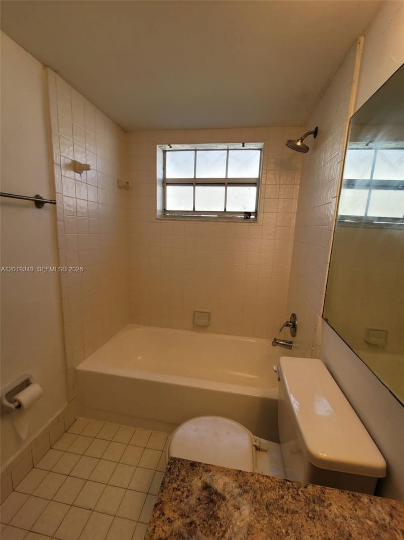 426 NE 210th Cir Ter , Unit 106-2, Miami, FL 33179 Photo