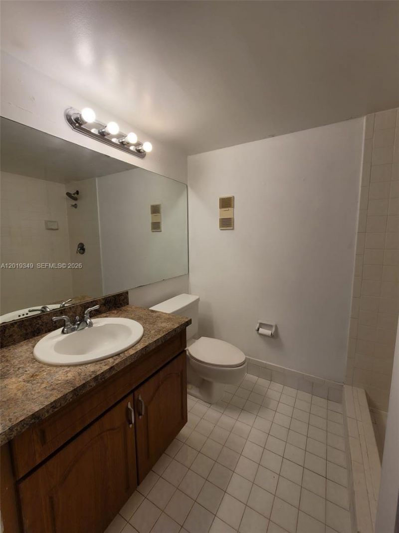 426 NE 210th Cir Ter , Unit 106-2, Miami, FL 33179 Photo