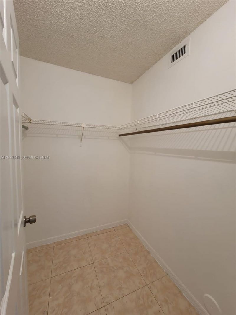 426 NE 210th Cir Ter , Unit 106-2, Miami, FL 33179 Photo