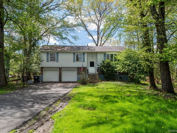 10 Mahar Drive, Poughkeepsie, NY 12601