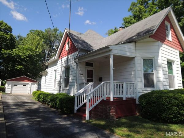 523 E College Avenue , Greenville, IL 62246