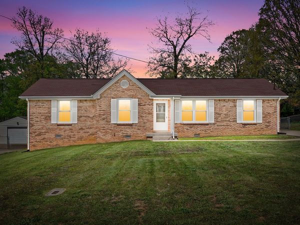 931 Poppy Dr, Clarksville, TN 37042