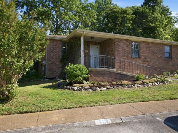 413 Deer Lake Dr, Nashville, TN 37221